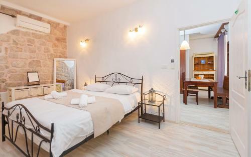 Hostal Apartments And Room Le Petit Nono