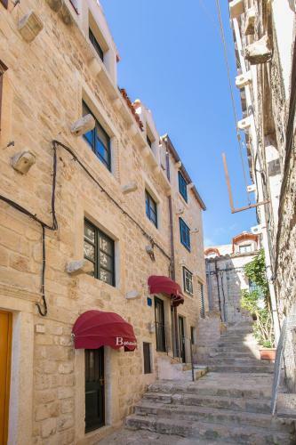 Hostal Apartments And Room Le Petit Nono