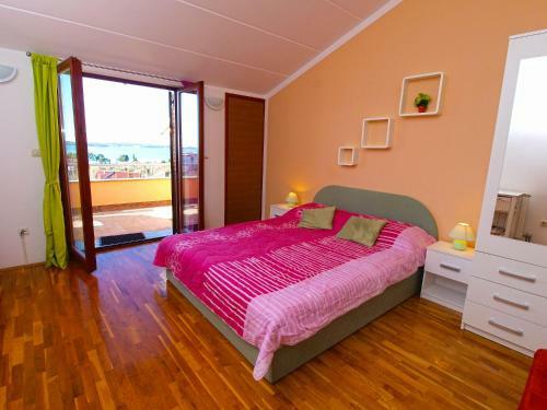 Apartments Orange 994