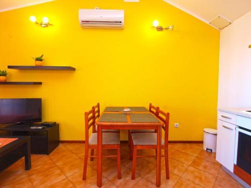 Apartments Dorijana 990