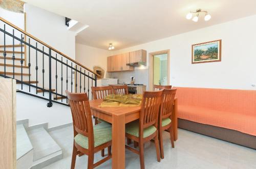 House Bruno 1735