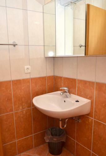Apartment Gradac 13681e