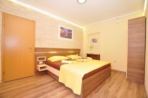 Apartment Gradac 15282f