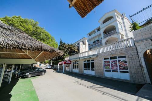 Beachfront Apartment Gradac 4414-2