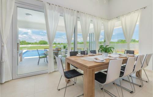 Five-bedroom Holiday Home In Kujici