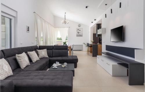 Five-bedroom Holiday Home In Kujici