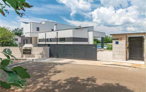 Five-bedroom Holiday Home In Kujici