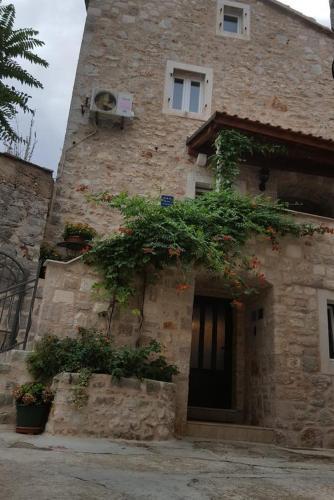 Apartments With A Parking Space Jelsa (hvar) - 13759