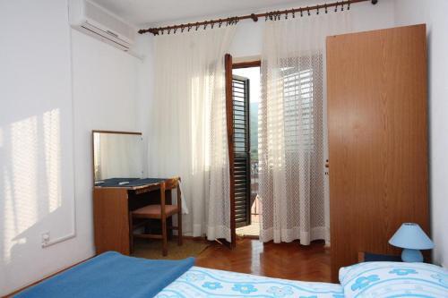 Apartments With A Parking Space Jelsa (hvar) - 5695