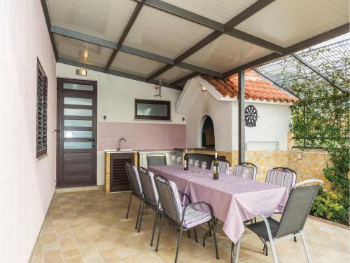 Three-bedroom Holiday Home In Kastel Sucurac