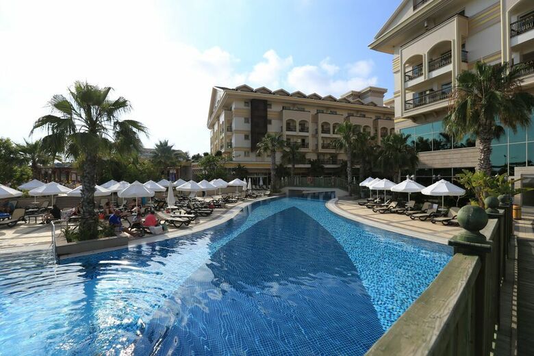 Hotel Crystal Palace Luxury Resort & Spa