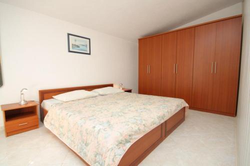 Apartment Liznjan 7240a