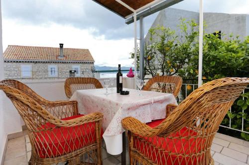 Apartment Lumbarda 156a
