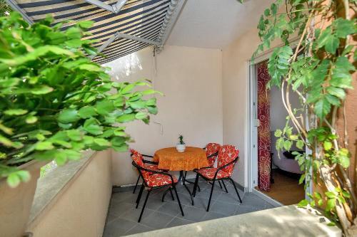 Apartment In Quiet Area Mamrsa