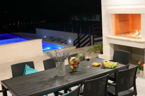 Villa Ctma225/ Holiday House With Heated Private Pool