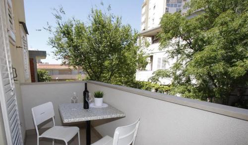 Apartments By The Sea Makarska - 15840