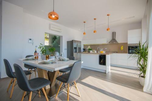 Villa Ctma246/ New Modern House With Private Heated Pool