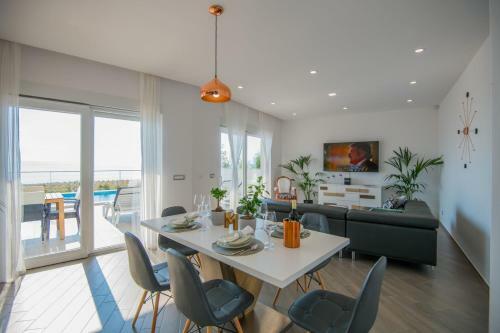 Villa Ctma246/ New Modern House With Private Heated Pool
