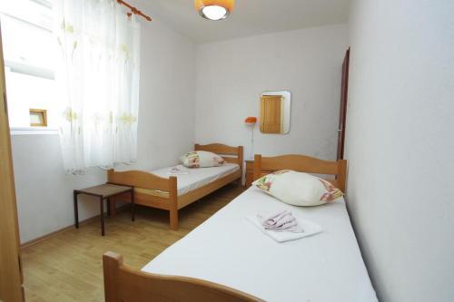 Apartments With A Parking Space Makarska - 16161