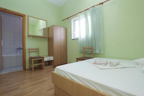 Apartments With A Parking Space Makarska - 16161