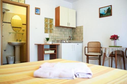 Apartments By The Sea Makarska - 15200