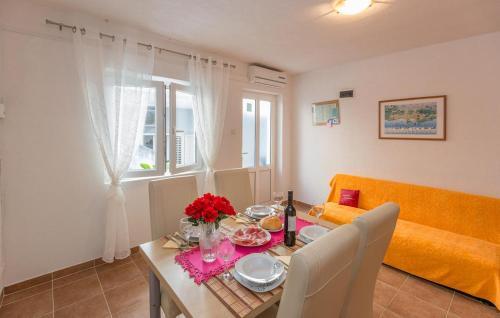 Apartments With A Parking Space Makarska - 12336