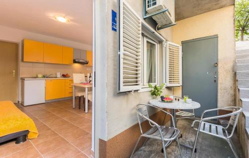 Apartments With A Parking Space Makarska - 12336