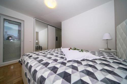 Apartments With A Parking Space Makarska - 16415