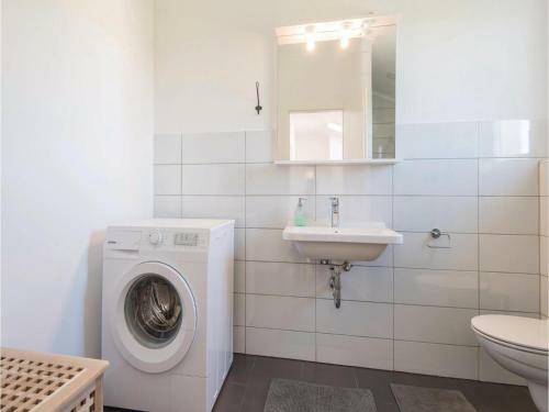 Three-bedroom Holiday Home In Zrnovo