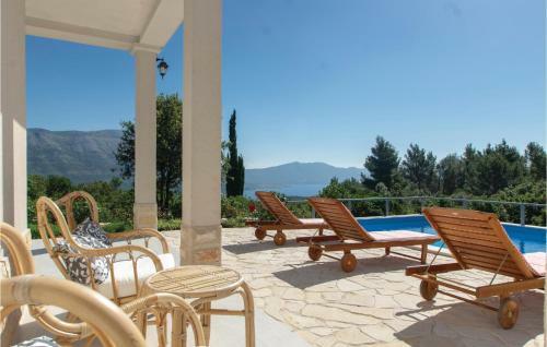 Three-bedroom Holiday Home In Zrnovo
