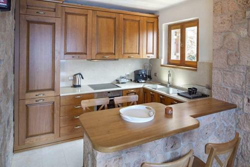 Agios Nikitas Villa Sleeps 7 Pool Air Con Wifi