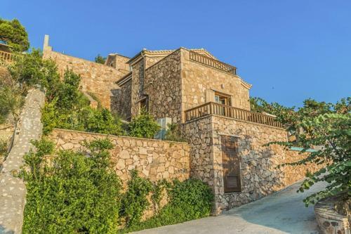 Agios Nikitas Villa Sleeps 7 Pool Air Con Wifi