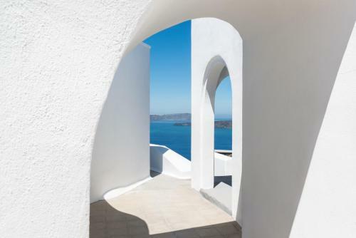 Apanemo Hotel & Suites