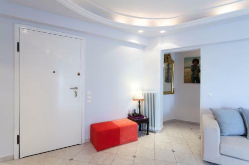 Stunning 1 Bdrm Apartment In Glyfada -sea View