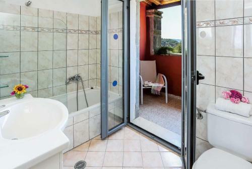 Kyra Chrysikou Villa Sleeps 6 Air Con Wifi