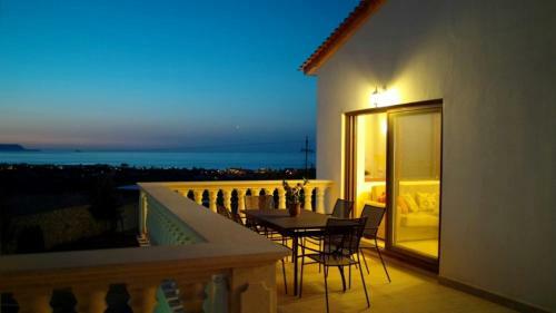 Sunshine Villa With Private Pool