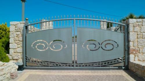 Sunshine Villa With Private Pool