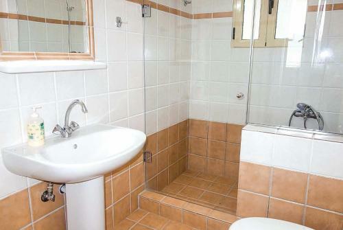 Kardamyli Villa Sleeps 2 Air Con Wifi
