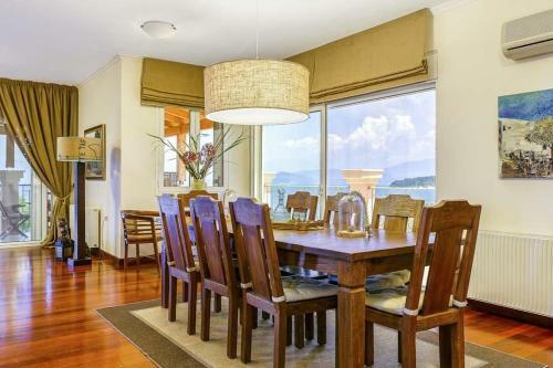 Kassiopi Villa Sleeps 14 Pool Air Con Wifi