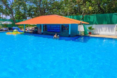 Apartamento Serviced 2 Bhk With Pool And Swim-up Bar
