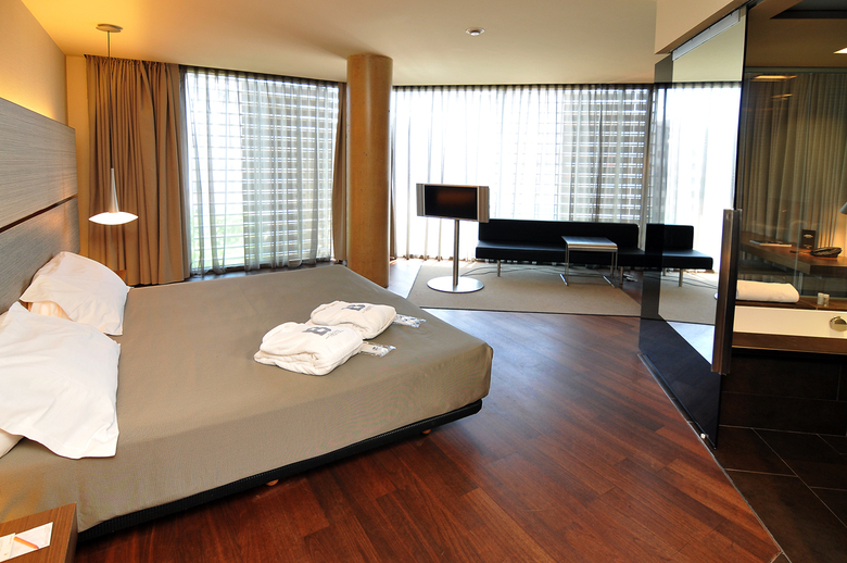 B-hotel
