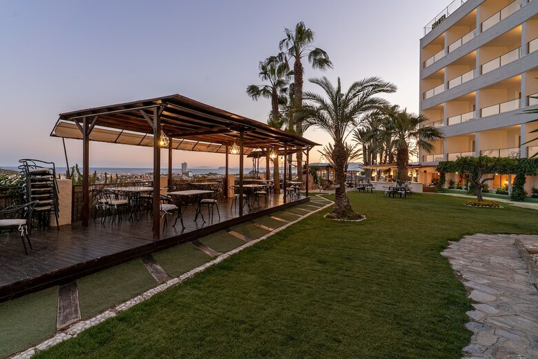 Hotel Ramada Resort By Wyndham Puerto de Mazarron