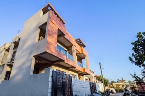 Apartamentos Elegant 2bhk Abode Near Sahastradhara Road