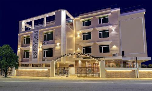 Oyo 9814 Hotel Parnil Palace 2