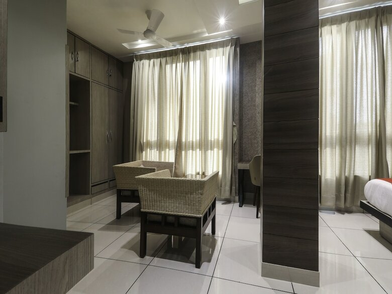 Hotel Oyo 17016 Galaxy Inn