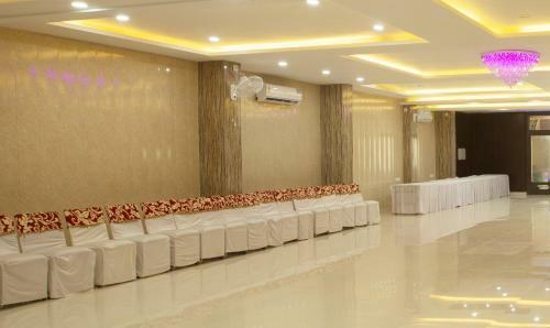Hotel Vibhav Grand