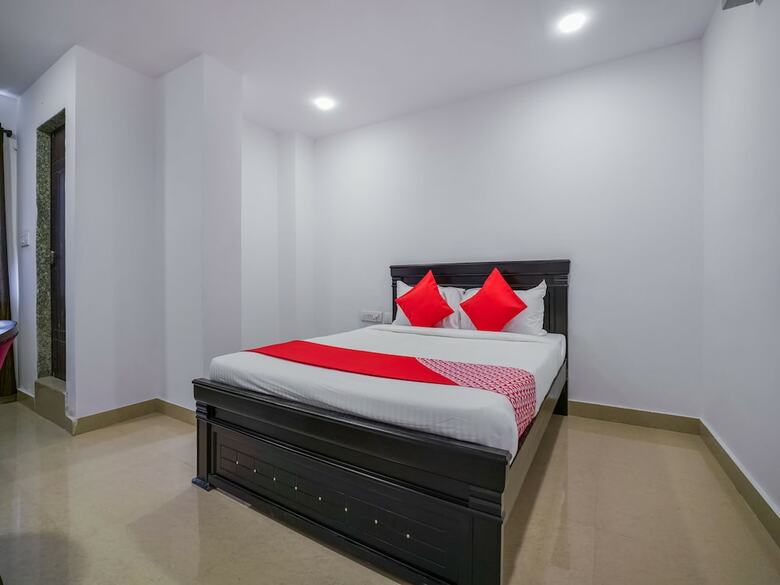 Hotel Oyo 18341 Flagship Metro International
