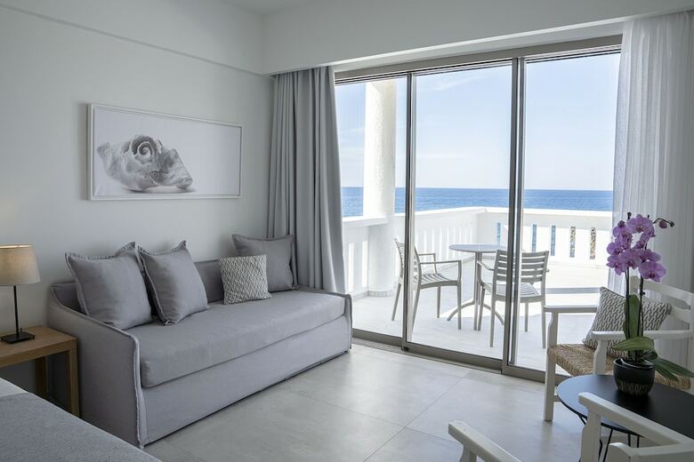 Hotel Maritimo Beach