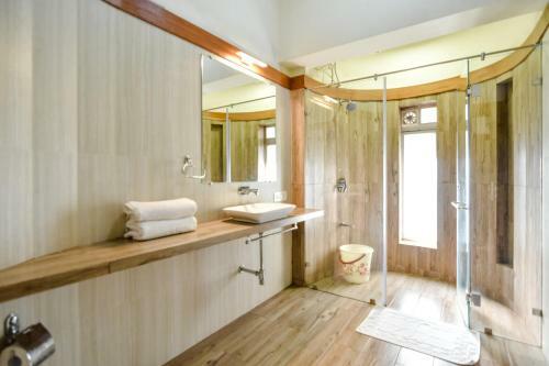 Villa Cliffhanger With Indoor Pool