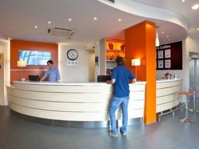 Hotel Express By Holiday Inn